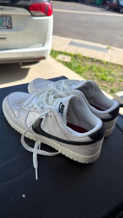 Women’s Nike dunks “ white glittery”