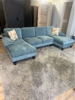 Blue sectional couch 🛋️