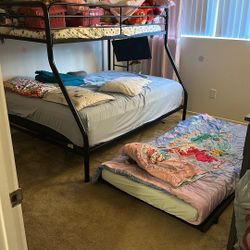 Bunk Bed With trundle 