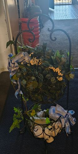 Decorative metal planter