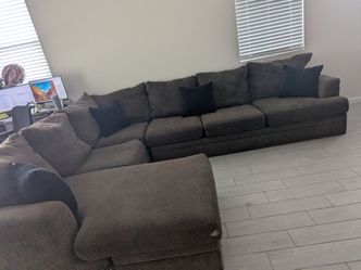 Freeeee couch, must pickup