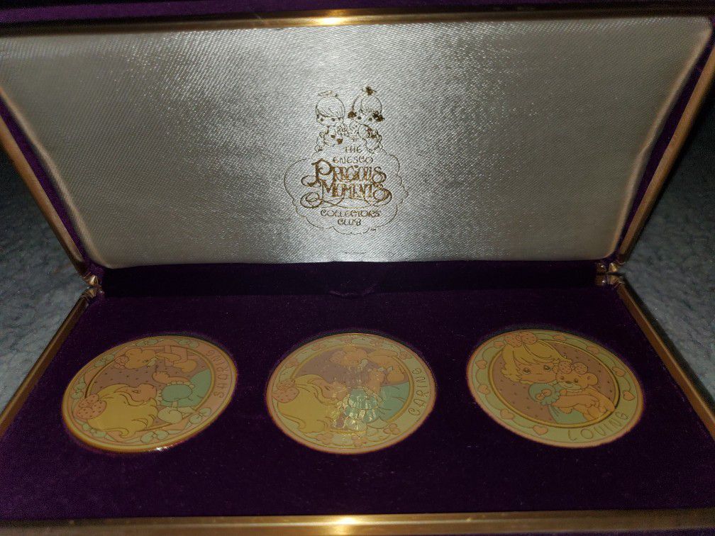 Precious Moments Collectors Club Commemorative Medallion Set Enesco 1993/1994