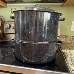 Multiuse Pasta, Seafood / Crab Pot and Strainer With Lid