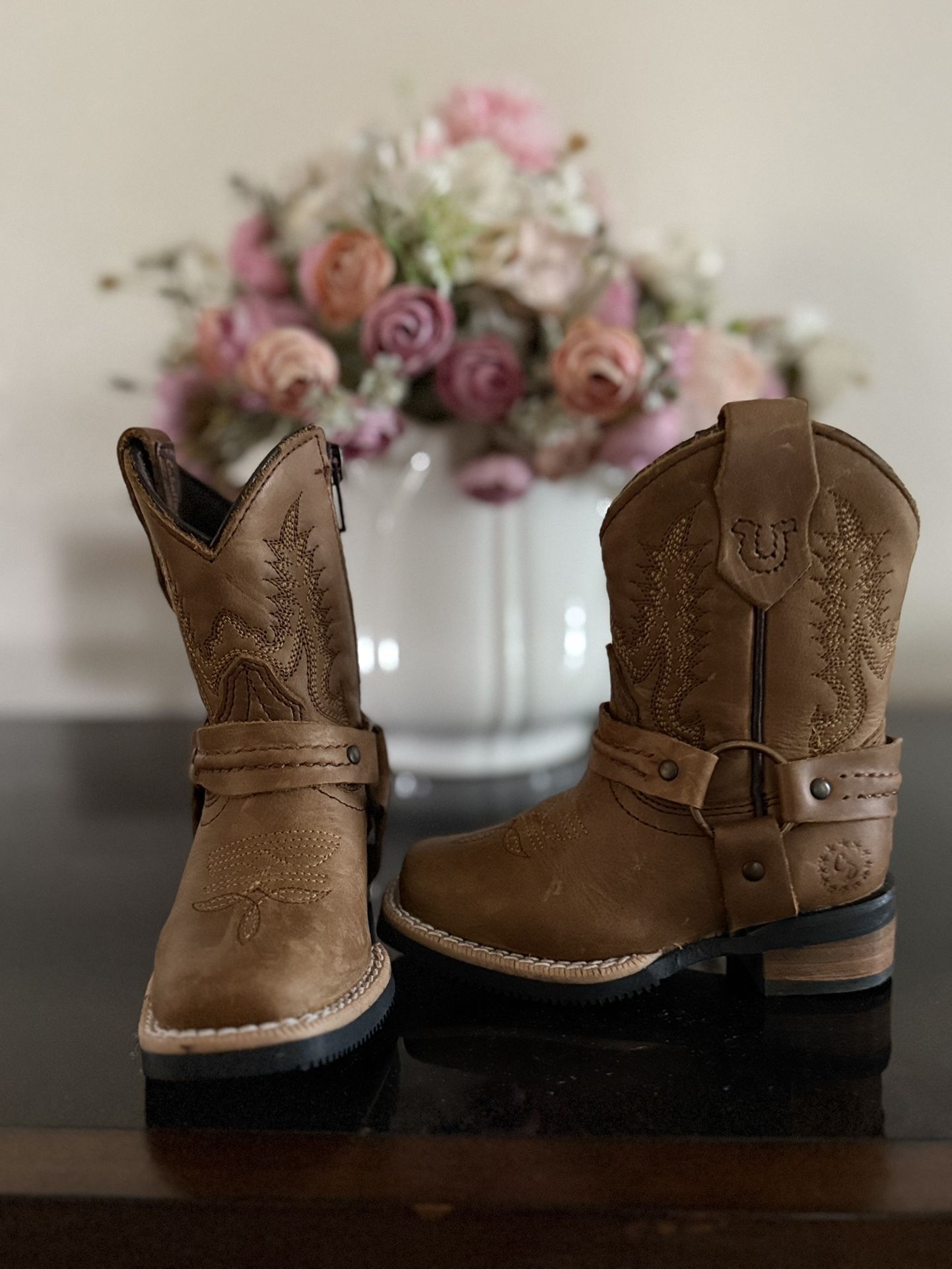 Leather cowgirl Boots