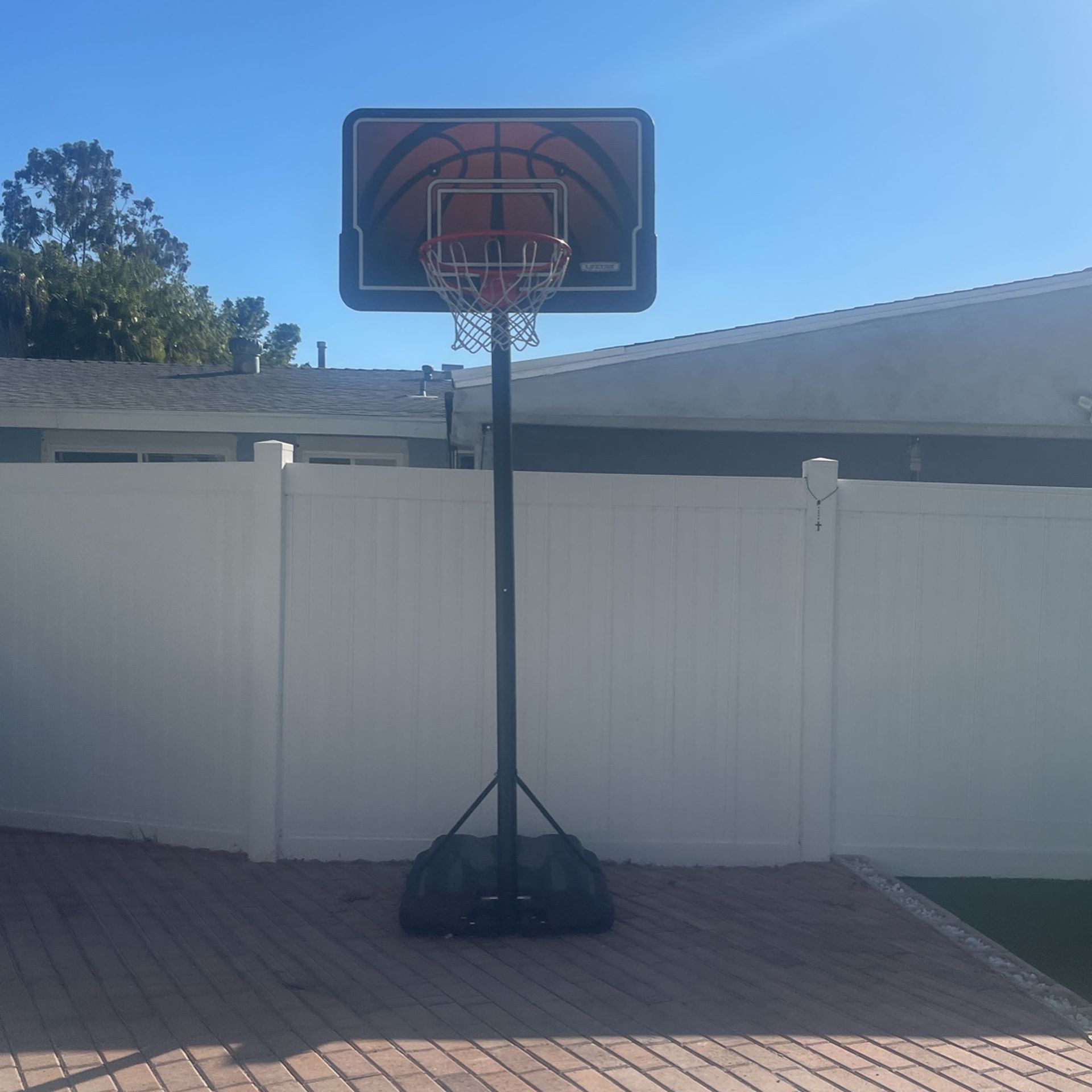 Basketball hoop