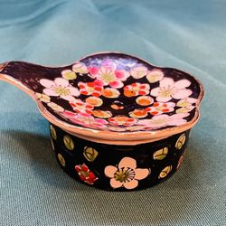 Vintage And Colorful Porcelain Tea Strainer Set 