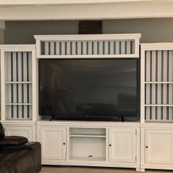 Living Spaces Farmhouse Style Into Entertainment Center