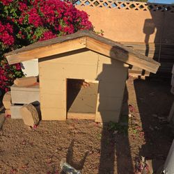 Free Dog House
