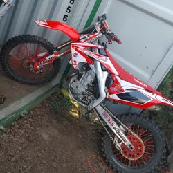2011 Crf 450 W/  Extra Tires And Rims