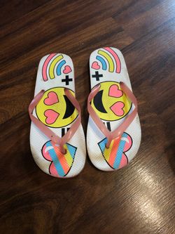 Girls emoji flip flops size 1/2