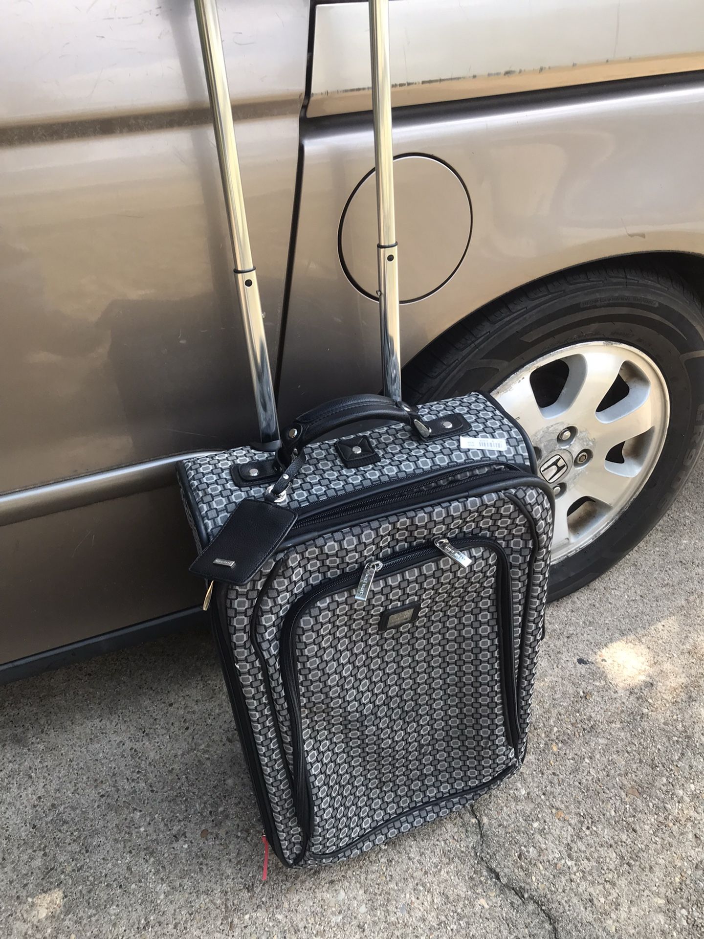 Very Nice Heavy Duty Carry On Rollaround Luggage See Second Pitcher Only $25