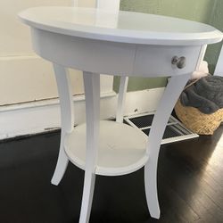 Side Table/End Table 