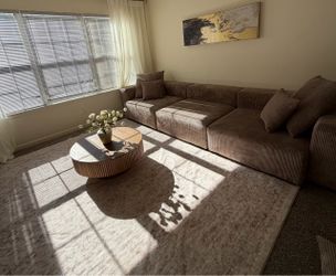 Modern Large Sectional Sofa – Excellent Condition