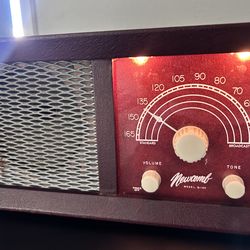 Vintage Newcomb Tube Radio