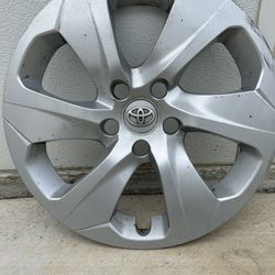 Toyota Hubcap qty 1