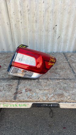2017-2019-2020-2021-2022-2023 Subaru Crosstrek/Impreza Right Passenger Side Taillight OEM 84201FL02B used