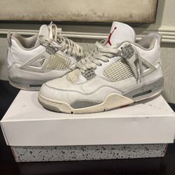 Jordans 4 RETRO size 9.5