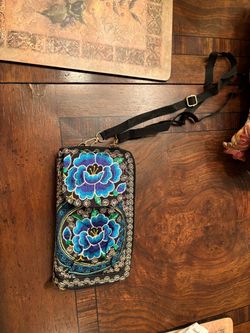 Wallet Purse With embroidered Flowers New