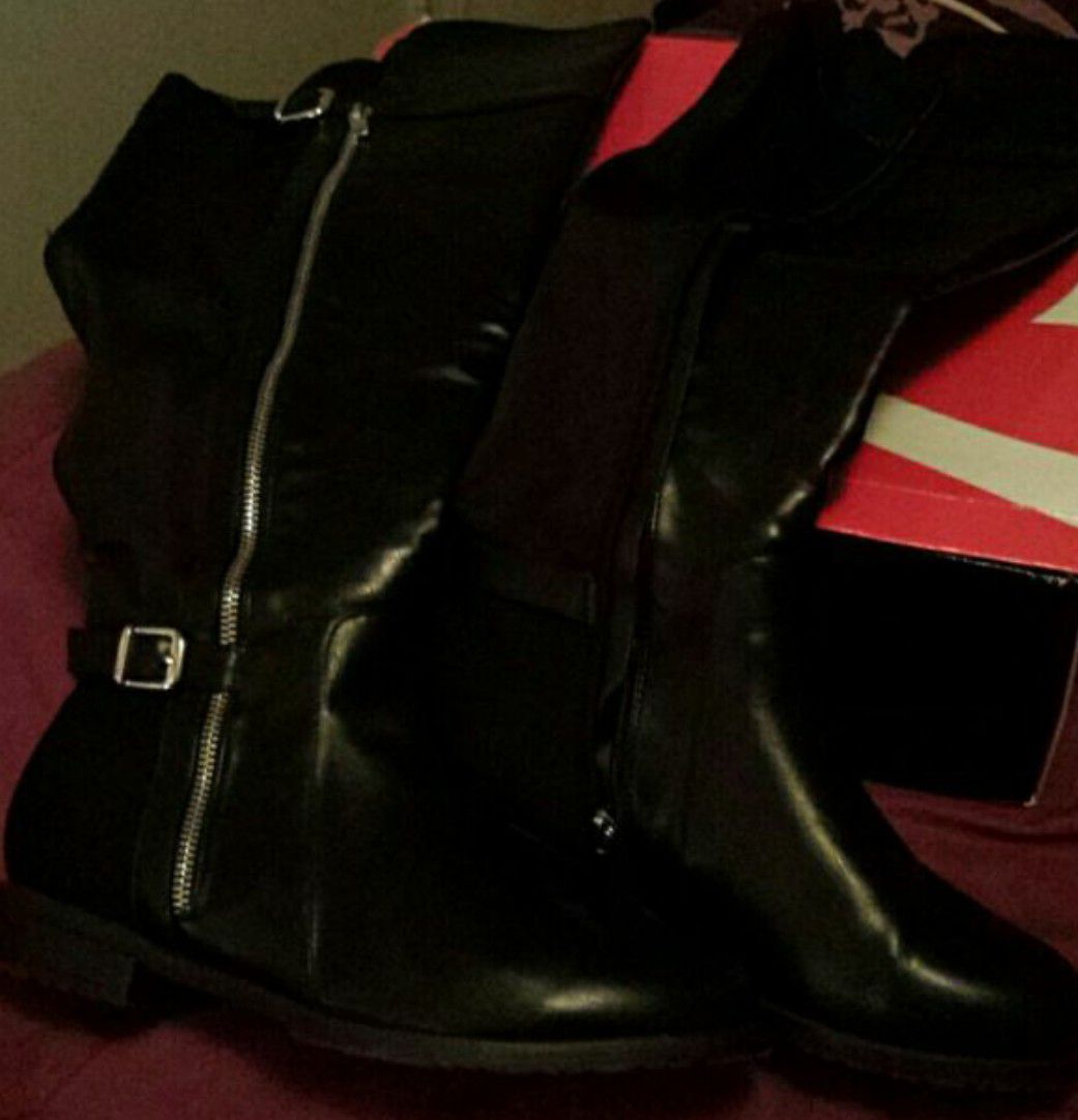 TALL WOMAN'S BOOTS SIZE 9