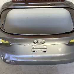 2019 2023 Hyundai Santa Fe lift gate (15).