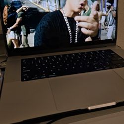16" M1 MAX MacBook Pro 64GB RAM 2TB SSD Fully Loaded
