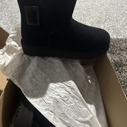 UGGS brand new $100