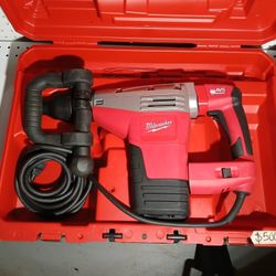 Milwaukee
SDS-MAX Demolition Hammer