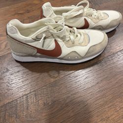 Nike Venture runner trainers 