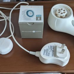 Clarisonic exfoliating face brush