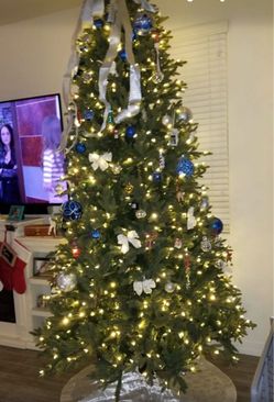 Pre-Lit Artificial Christmas Tree