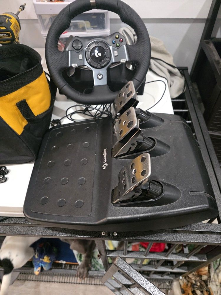 Logitech G920 Steering Wheel And Pedals