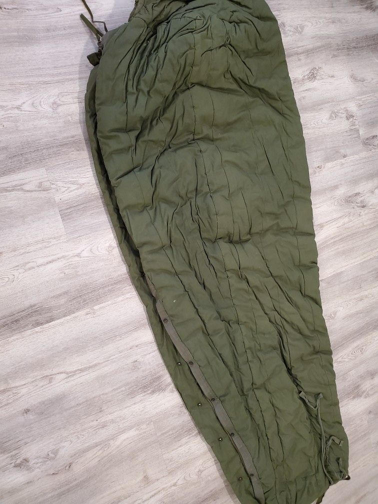 Military Surplus Intermediate Cold Weather  Sleeping Bag