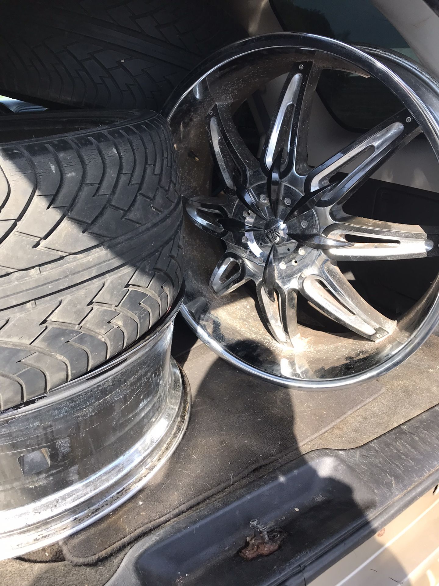 26s Inch Hypnotic Rim With 2 Used Like New Tire