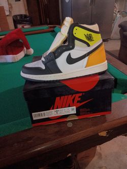 Jordan 1 Retro High OG White Black Volt University Gold 575441-118