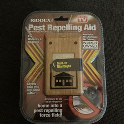 Electromagnetic Pest Repeller with Built-In Nightlight Safe for Home Use Non-Toxic Odorless Protection for Bugs & Rodents