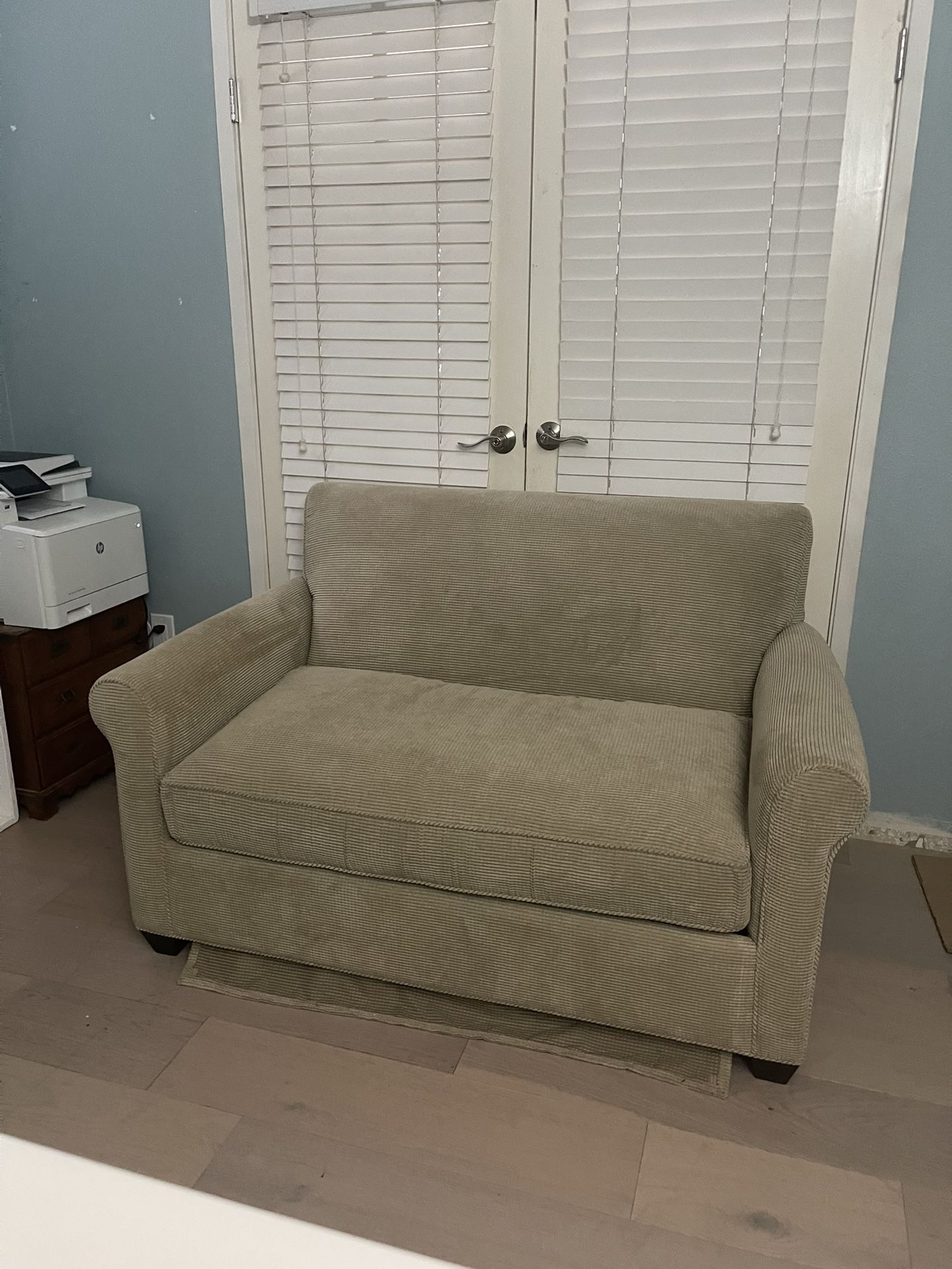 Single Sleeper Love Seat w/Ottoman
