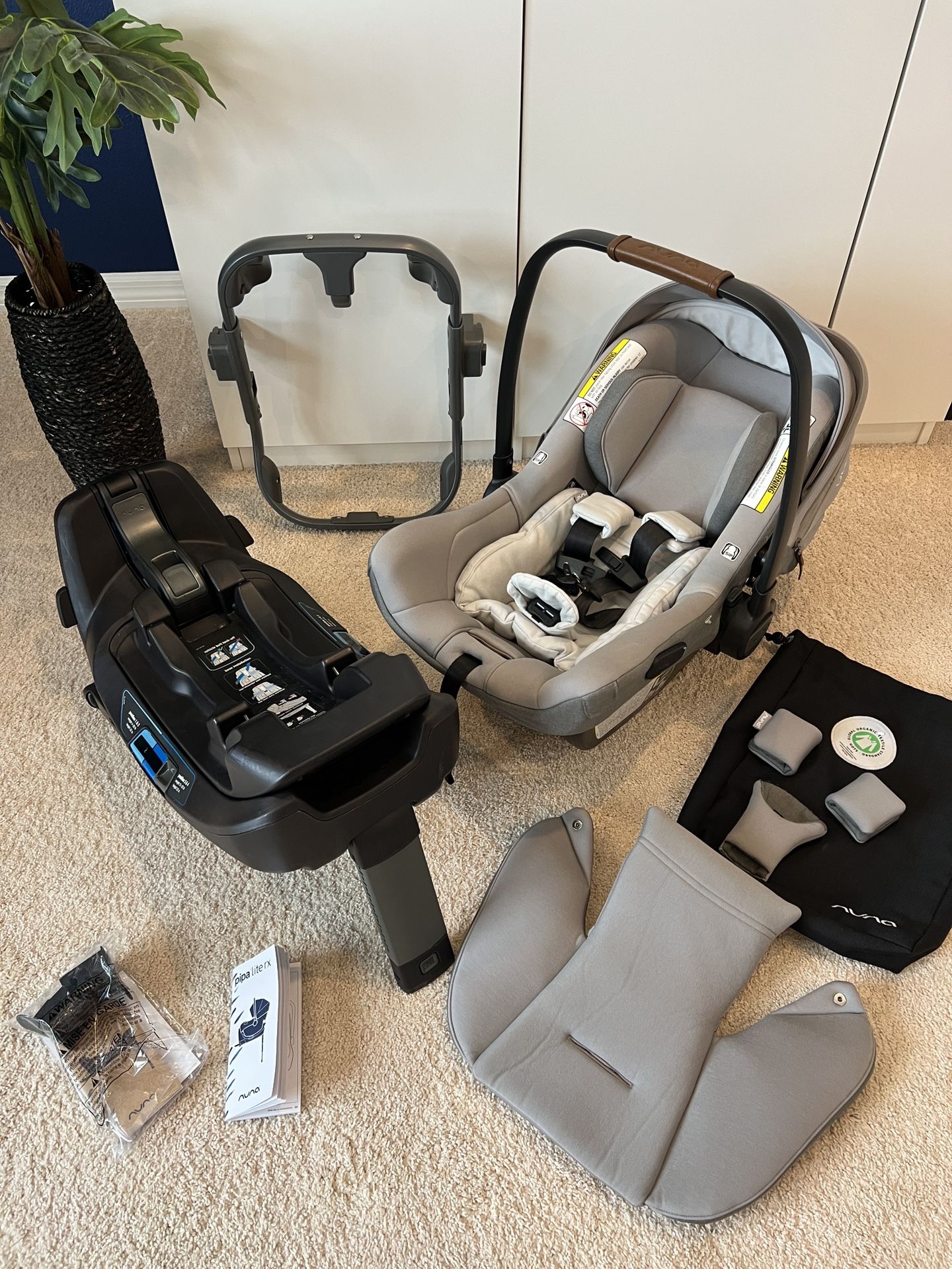 Like New! Nuna Pipa Lite Infant Car Sear, Relx Base and Nuna Mixx Stroller Adapter