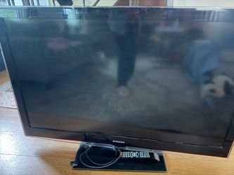 Samsung Flat Screen TV with Remote 50 inches