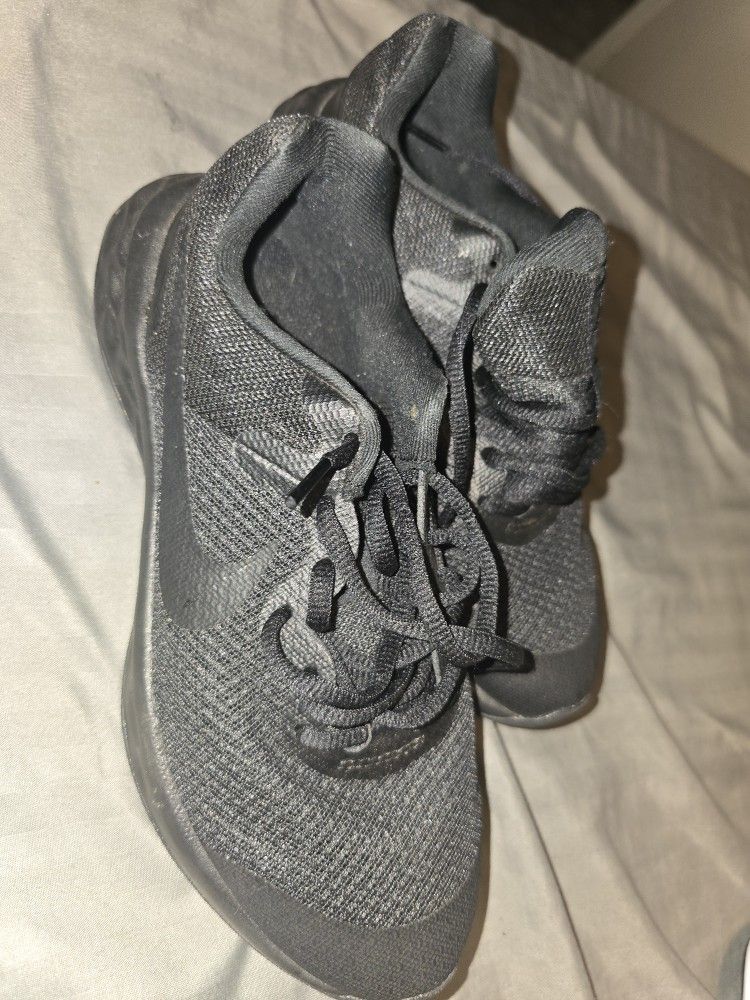 Nike Tennis Shoes Size 4y