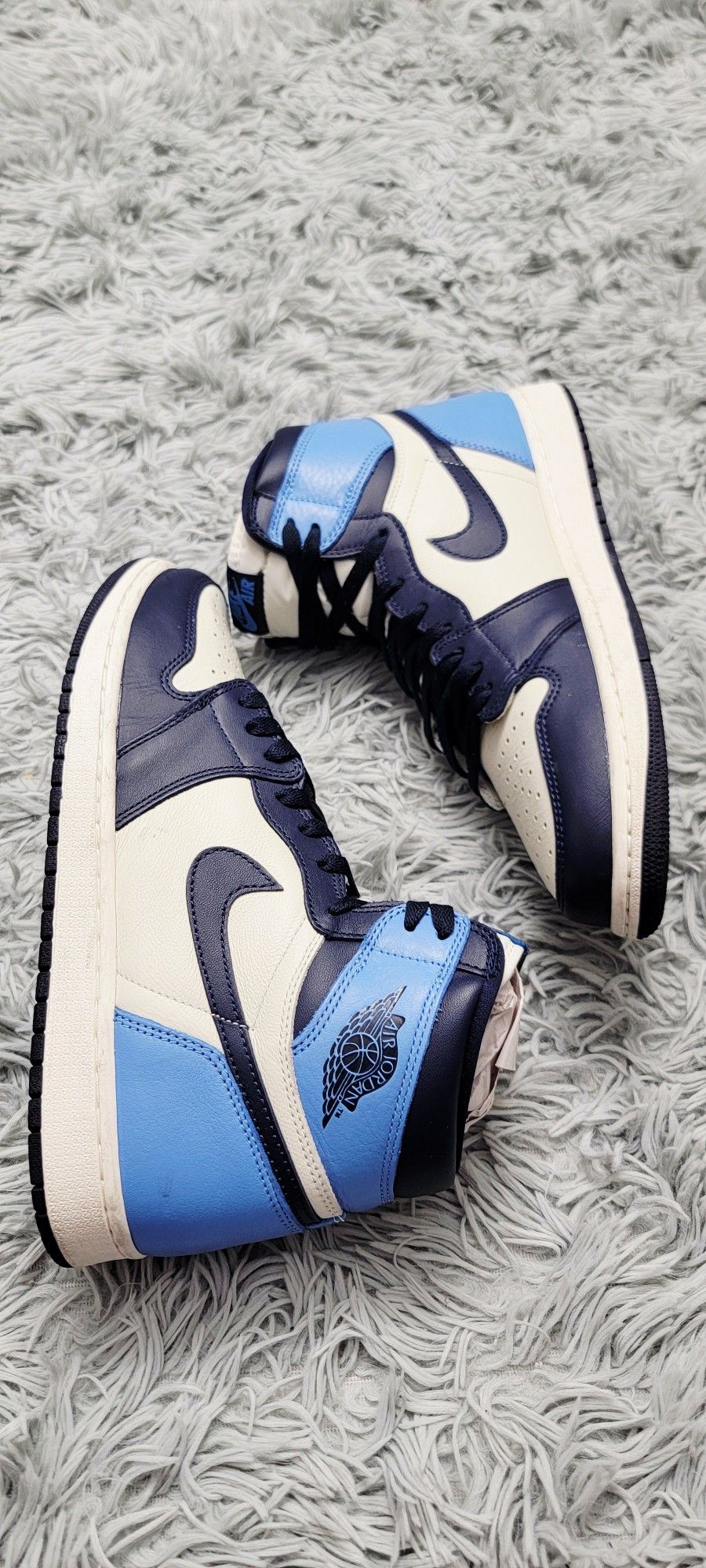 Size 11 Nike Air Jordan 1 Retro High OG Obsidian 555088-140.
