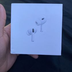 AirPods Pro 2nd Generation with MagSafe Wireless Charging Case (USB-C)