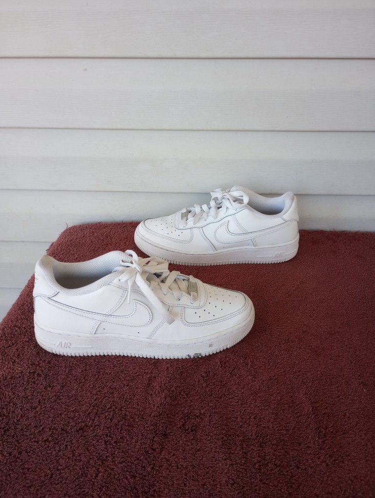 Nike Air Force size 7Y