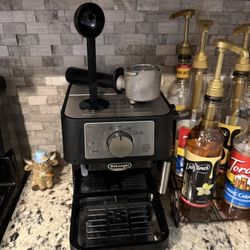 DeLonghi expresso Machine 