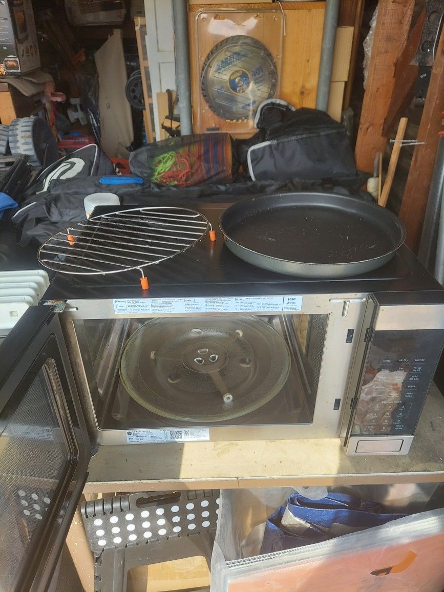 GE GCST10A1WSS 4-in-1 Microwave Oven