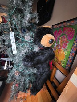 “Vintage Dan Dee Collector’s Choice 4 Ft Black Bear & Cub Hugging Christmas Tree – Rare Holiday Decor”