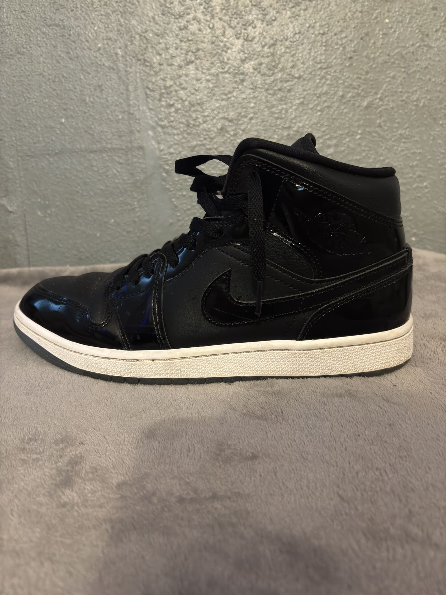 Jordan 1 Mid