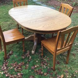 ExpandableSolid oak Table With 4 Chairs