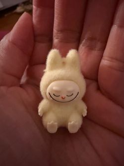 Mini labubu