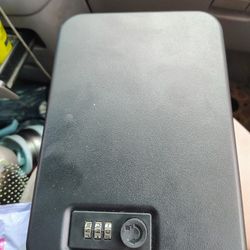 Small Safe / Lockbox 