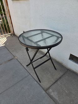 Outdoor Patio Folding Round Table Tempered Glass Top
